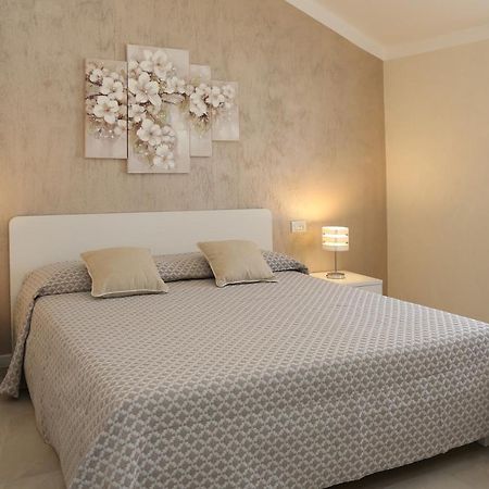 Flower Apartments Bardolino Bagian luar foto