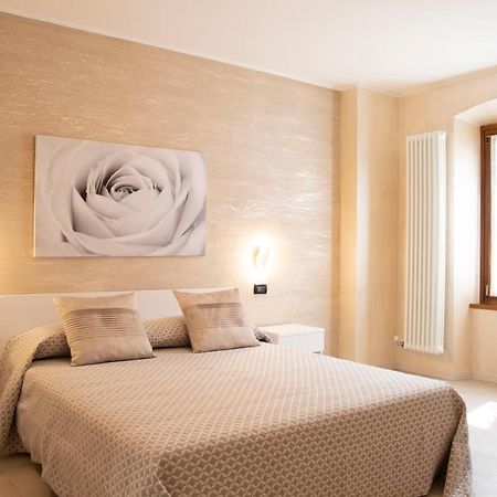 Flower Apartments Bardolino Bagian luar foto