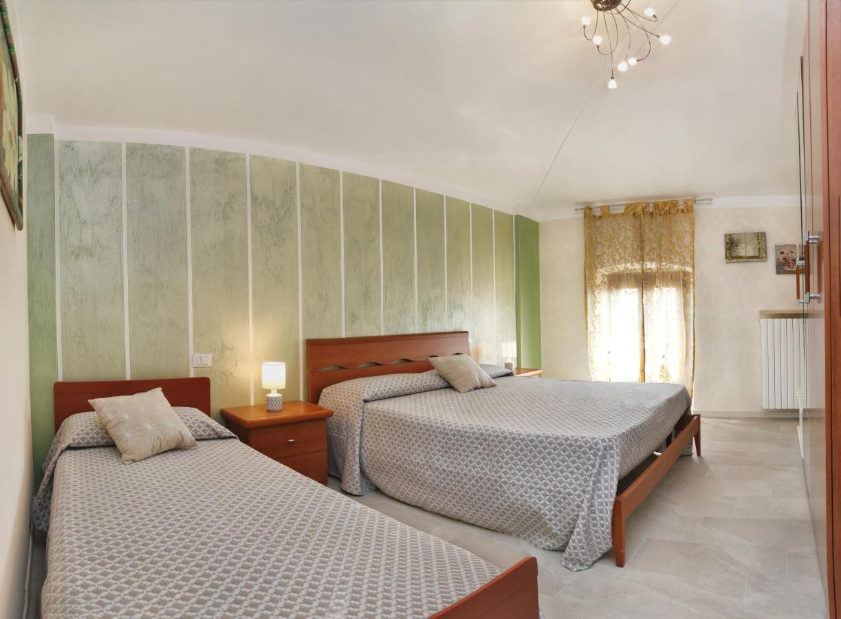 Flower Apartments Bardolino Bagian luar foto