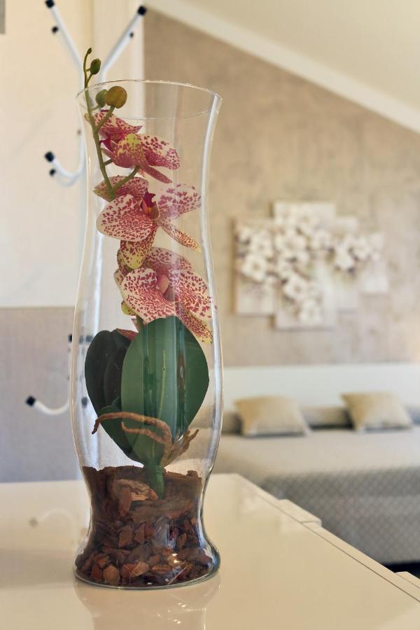 Flower Apartments Bardolino Bagian luar foto