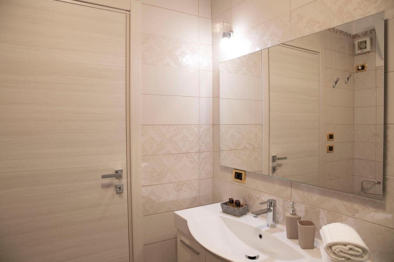 Flower Apartments Bardolino Bagian luar foto