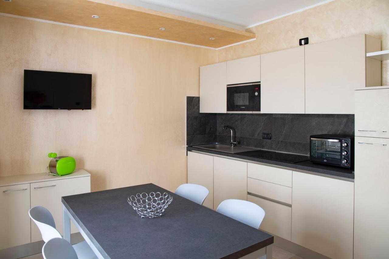 Flower Apartments Bardolino Bagian luar foto