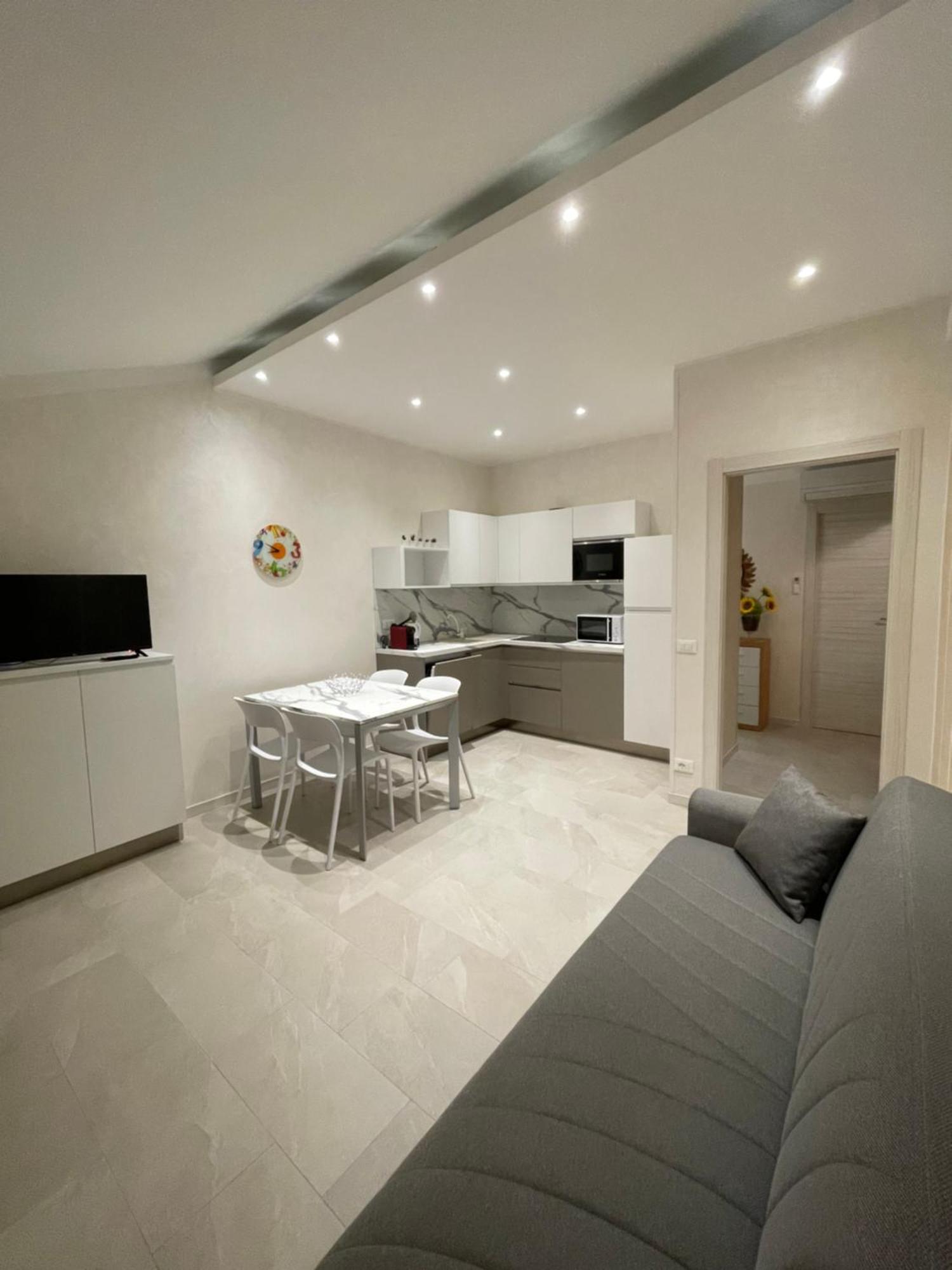 Flower Apartments Bardolino Bagian luar foto
